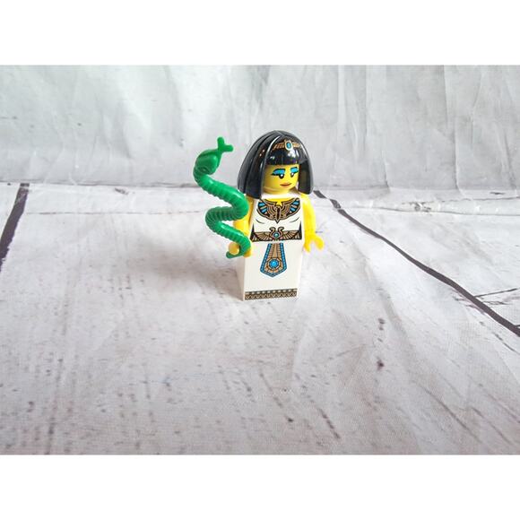 Lego Minifigure Series 5 Egyptian Queen Cleopatra With Green Snake No Base - Picture 1 of 4
